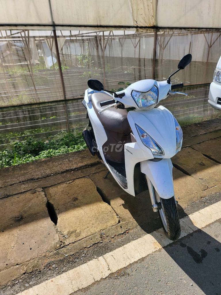 Cần bán Vision 2015. Mua bán Xe máy tại Thành phố Đà Lạt Lâm Đồng được đăng bởi Đồ gỗ cũ Đà Lạt hình 3