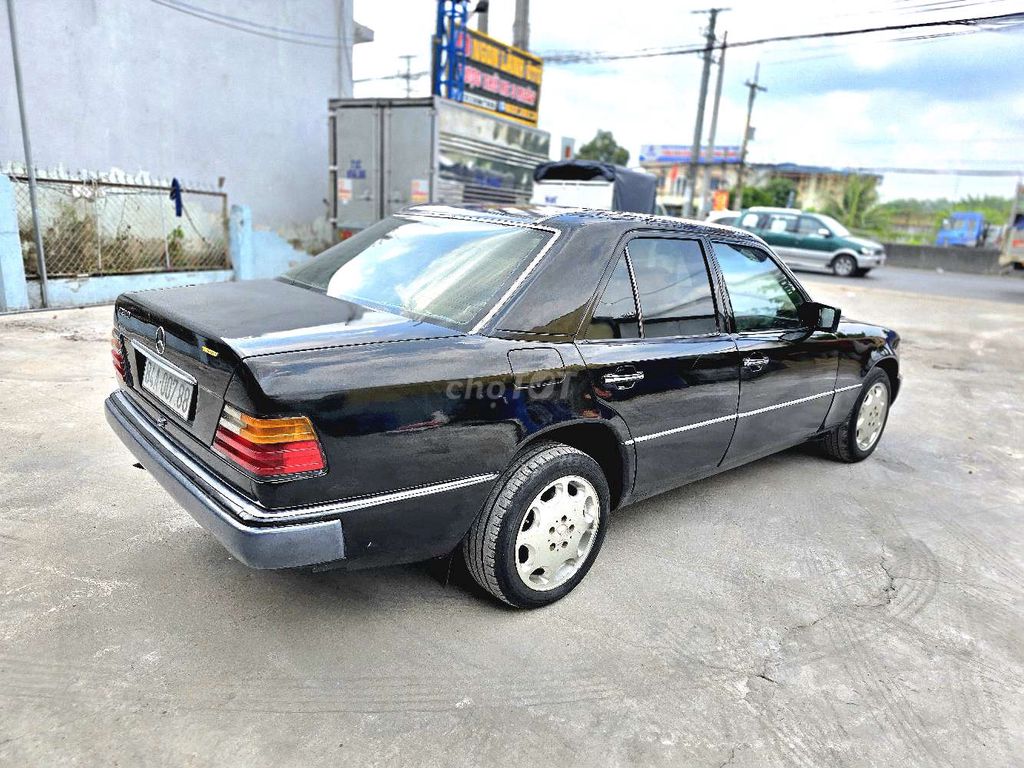 mec cổ w124 E230 cực hiếm. số sàn. bình xăng con... Mua bán Ô tô tại Quận Cái Răng Cần Thơ được đăng bởi NGON lành hình 3