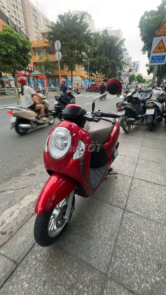 Honda Scoopy 2024 красный б/у