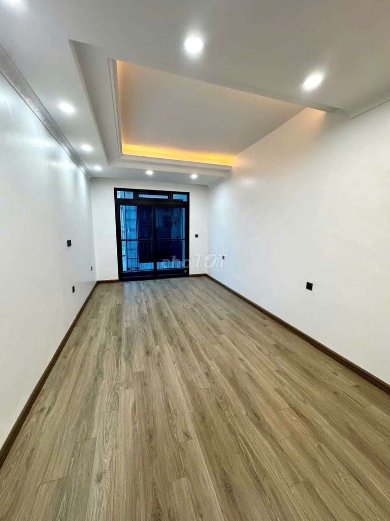 5-этажный дом в переулке 11 Бат Кхой, дом 1B