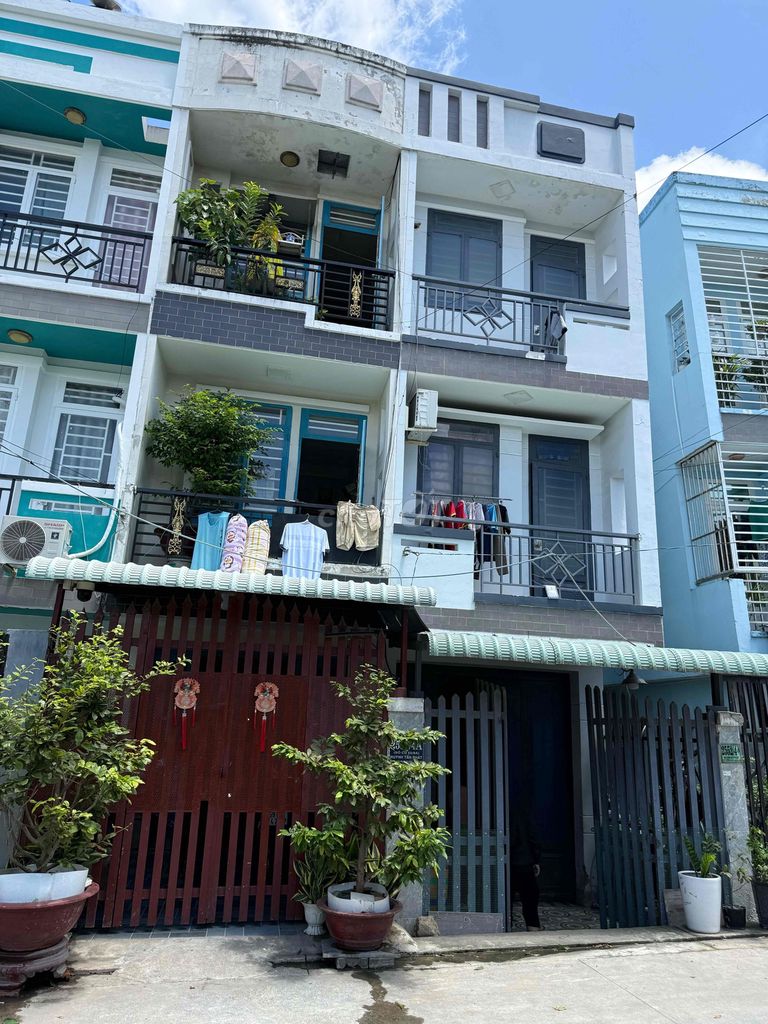 Cần Bán nhà Hẽm ô tô ,3m x10  có nhiều tiện ich , gần chợ , sieu Thi .