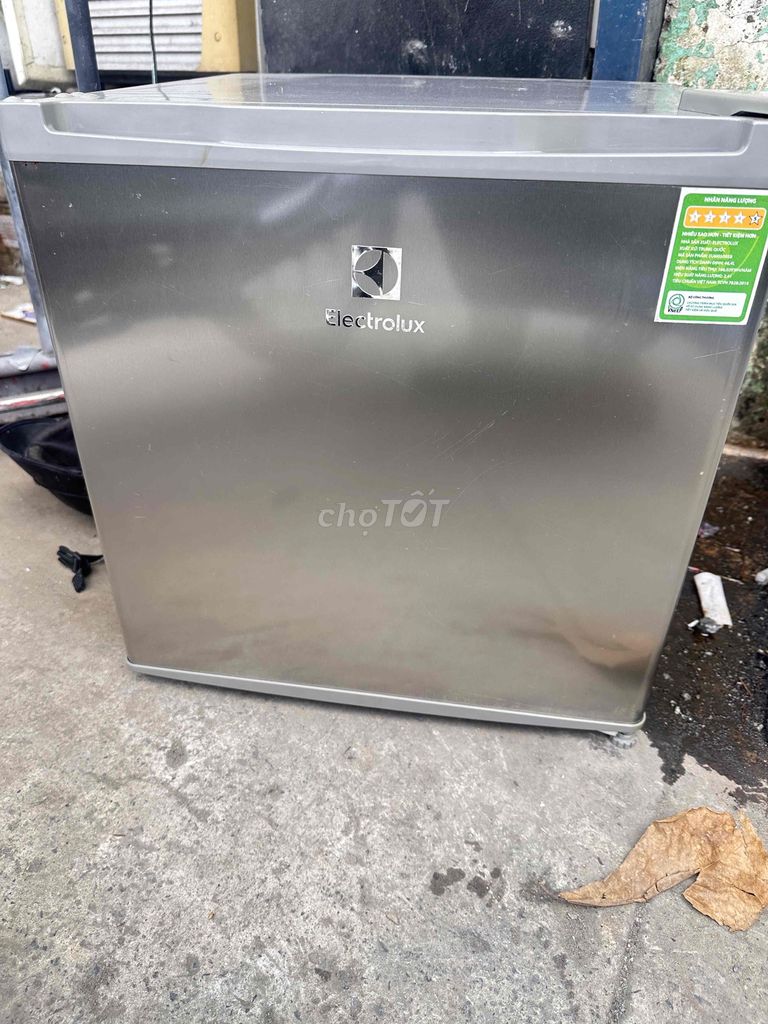 Tủ lạnh Electrolux EUM0500SB 46.4L. Mua bán Tủ lạnh tại Thành phố Thủ Đức Tp Hồ Chí Minh được đăng bởi Hoàng việt hình 1