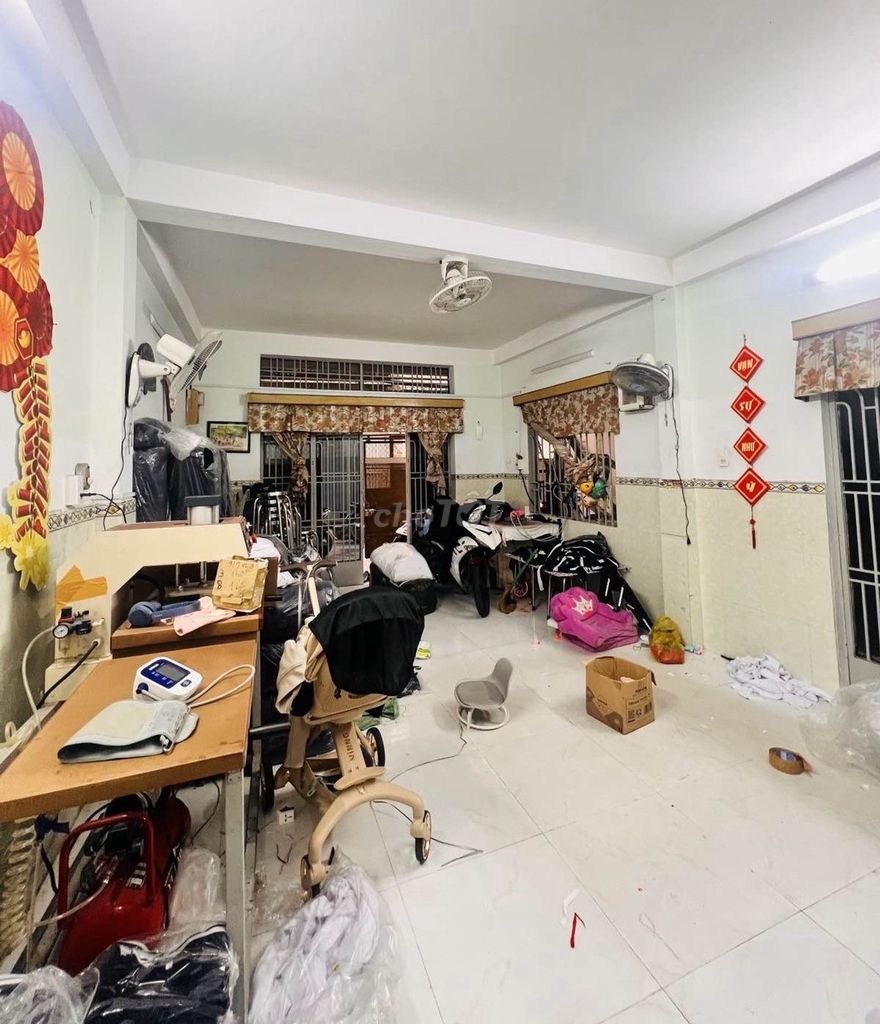 Дом 85 кв.м возле парка Le Thi Rieng, центр Сайгона