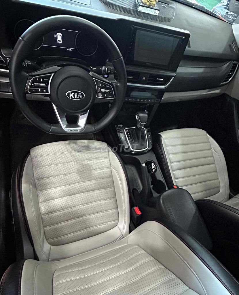 Kia Seltos 2021 Premium 1.4 AT - 67000 km