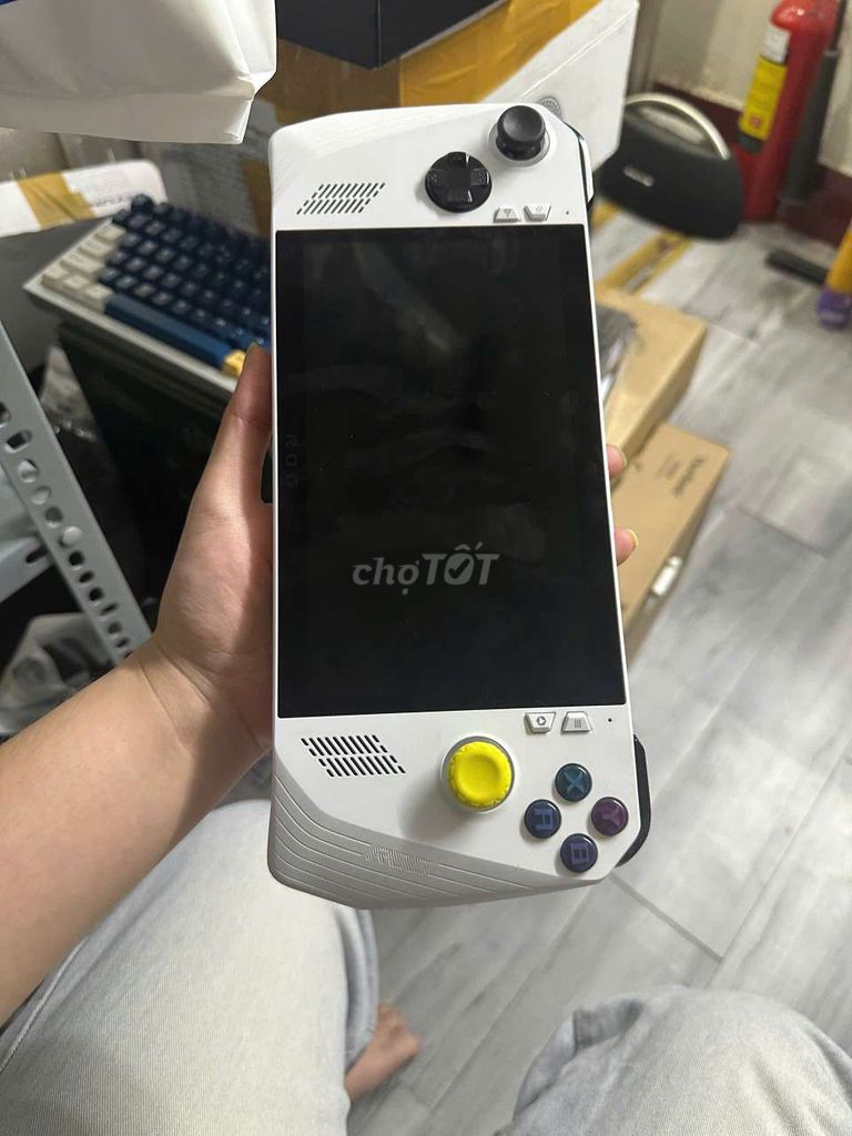 Máy chơi game cầm tay ROG Trắng. Mua bán Thiết bị chơi game tại Thành phố Buôn Ma Thuột Đắk Lắk được đăng bởi nguyễn văn thành hình 1
