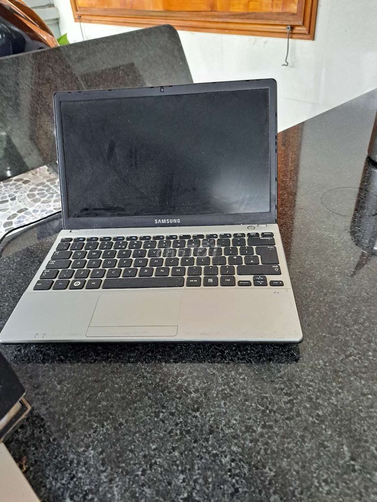 Màn hình HP và laptop samsung