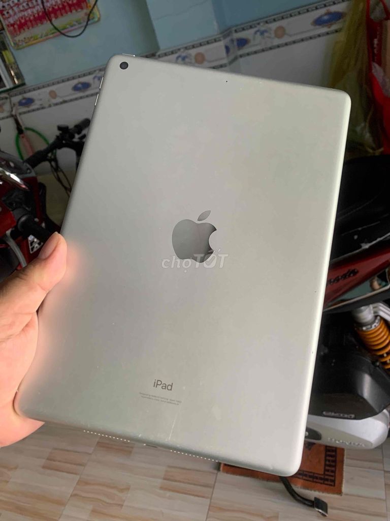 iPad Gen 9 64GB silver wifi chính chủ. Mua bán Máy tính bảng tại Huyện Hóc Môn Tp Hồ Chí Minh được đăng bởi văn bình hình 1