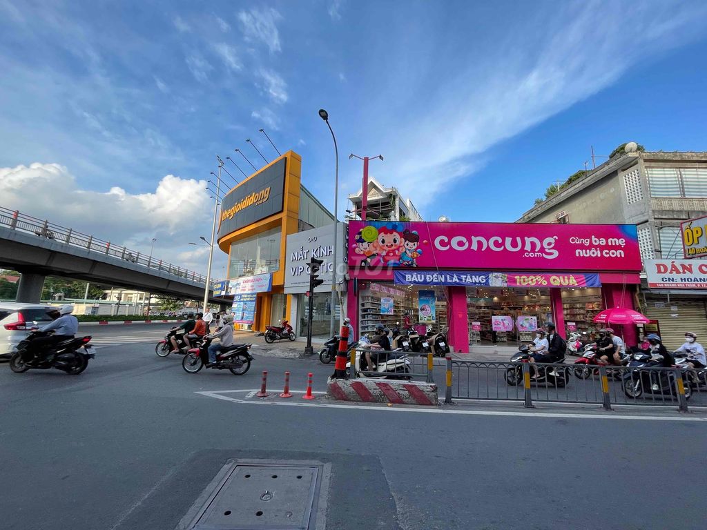 Bán Nhà Mặt Tiền Đang Cho Thuê 140 Hoàng Hoa Thám Tân Bình. Mua bán văn phòng, mặt bằng kinh doanh tại Quận Tân Bình Tp Hồ Chí Minh được đăng bởi Chu Quang Đạt hình 1