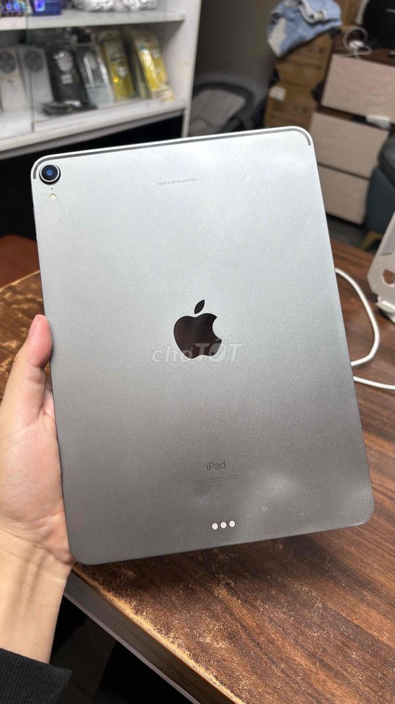 Apple iPad Pro 2018 256GB Xám. Mua bán Máy tính bảng tại Quận Hoàng Mai Hà Nội được đăng bởi Cảnh Hà  hình 1