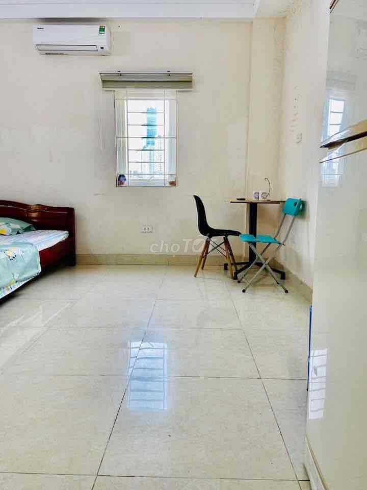Сдается в аренду обслуживаемая квартира по адресу: переулок 28E, 32 га, Yen Quyen, закрытая комната 25 м2.