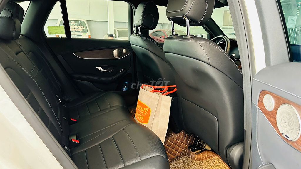 Mercedes GLC200 4 Matic V1 2022 trắng cực đẹp. Mua bán Ô tô tại Quận Gò Vấp Tp Hồ Chí Minh được đăng bởi NGUYỄN MINH VUA XE LƯỚT hình 2