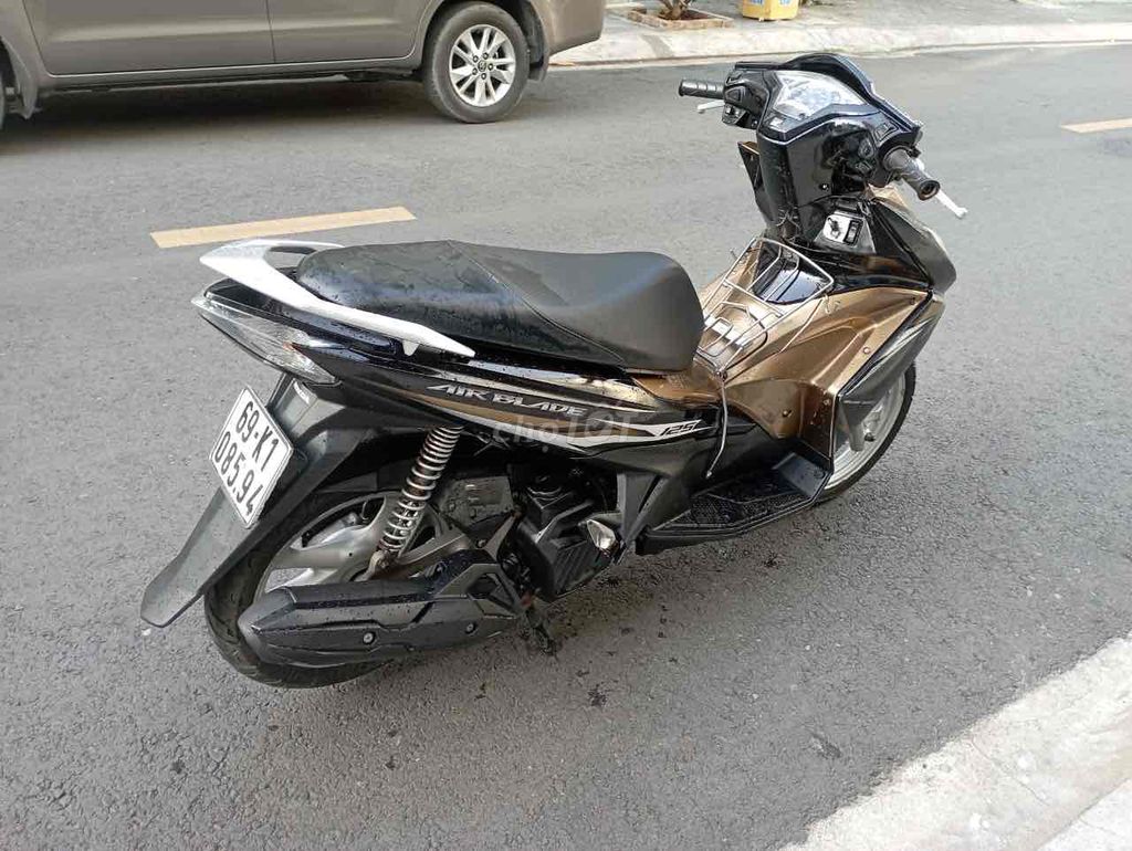 Honda AB Fi(2014)bst69,xe zin êm ru,đẹp keng. Mua bán Xe máy tại Quận 7 Tp Hồ Chí Minh được đăng bởi Trung Anh hình 4