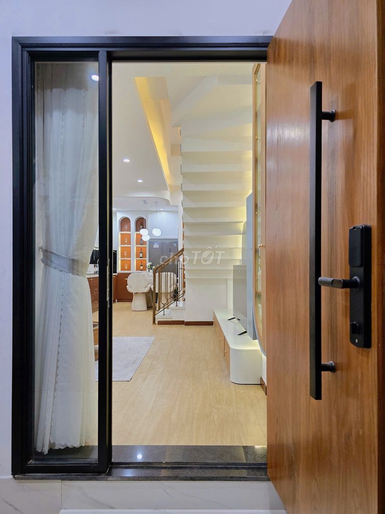 Furnished 3-storey house off Ông Ích Khiêm — photo 10