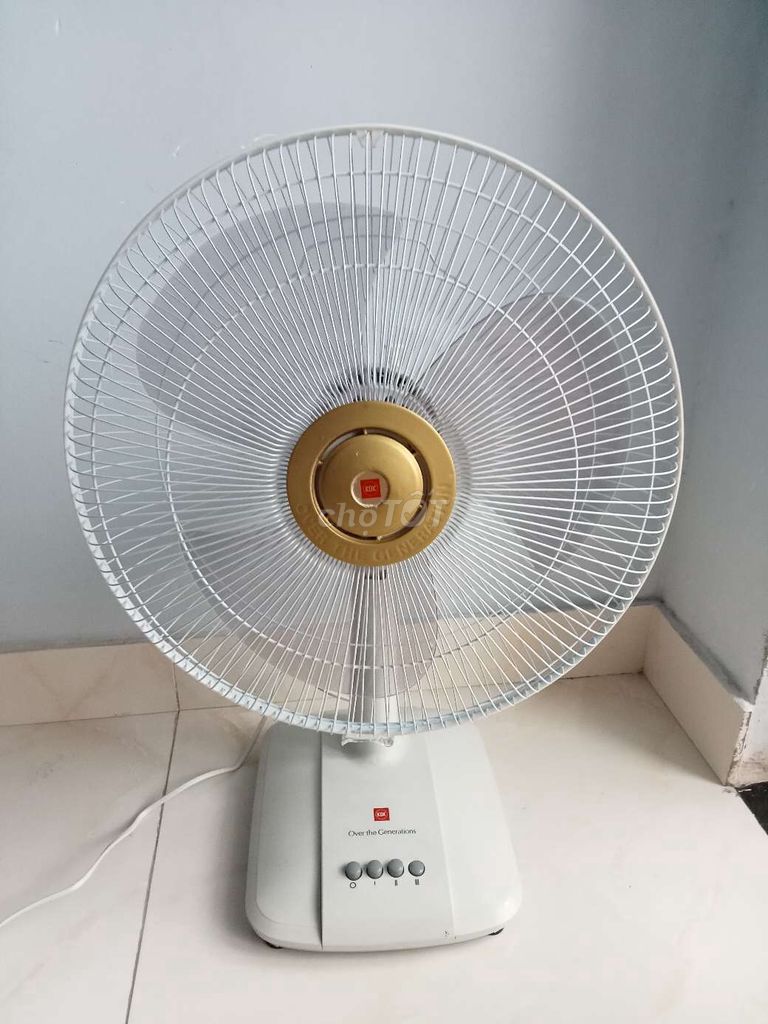 Quạt bàn KDK cánh lớn 40cm, chạy êm, đẹp như hình.