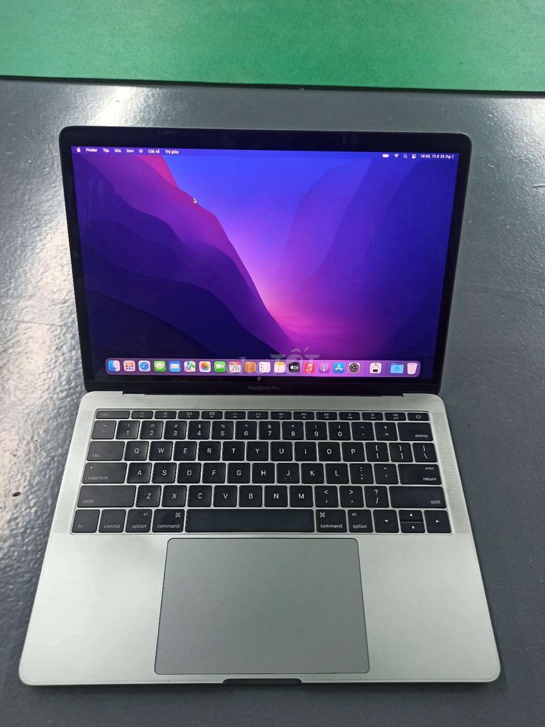 Macbook pro 13in 2016.Core i5.8gb/ssd 256gb.pin 3h