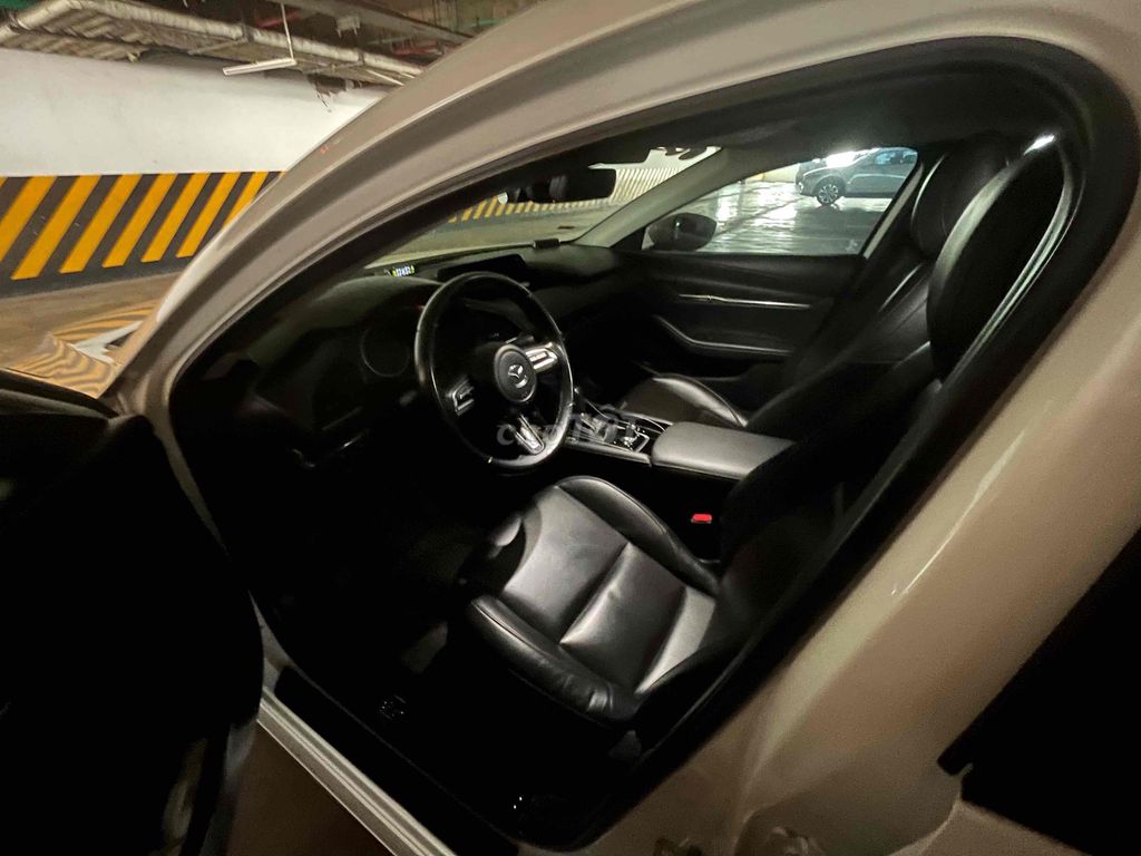Mazda 3 Sedan Premium 2022 белый 65000 км