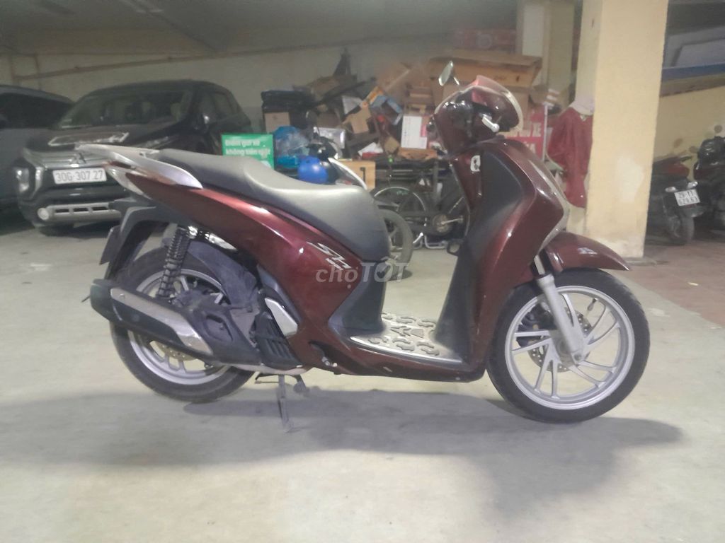 Honda SH màu Đỏ đô. Mua bán Xe máy tại Quận Hoàn Kiếm Hà Nội được đăng bởi Thu Nguyen hình 6