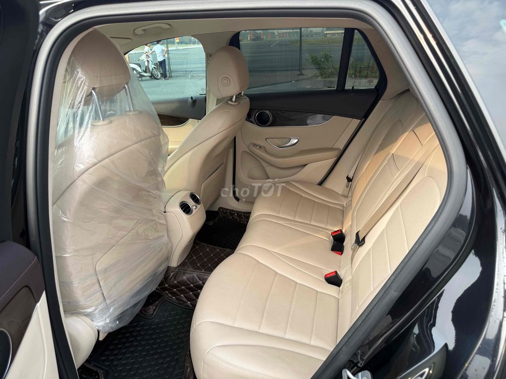 Chính chủ Bán xe Mercedes Benz GLC 2018. Mua bán Ô tô tại Quận Nam Từ Liêm Hà Nội được đăng bởi Quốc Toản hình 11