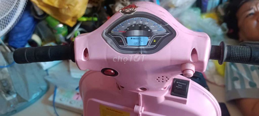Xe điện trẻ em Vespa Hồng Đã sử dụng. Mua bán Mẹ và bé tại Quận 12 Tp Hồ Chí Minh được đăng bởi Messi  hình 1