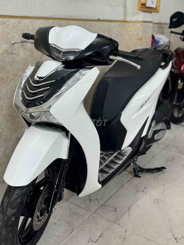 SH 125 đời 2022 màu trắng đen mới keng 43G1-478.55. Mua bán Xe máy tại Quận Sơn Trà Đà Nẵng được đăng bởi Minh Dũng bán trả góp 136 vân đồn  hình 5