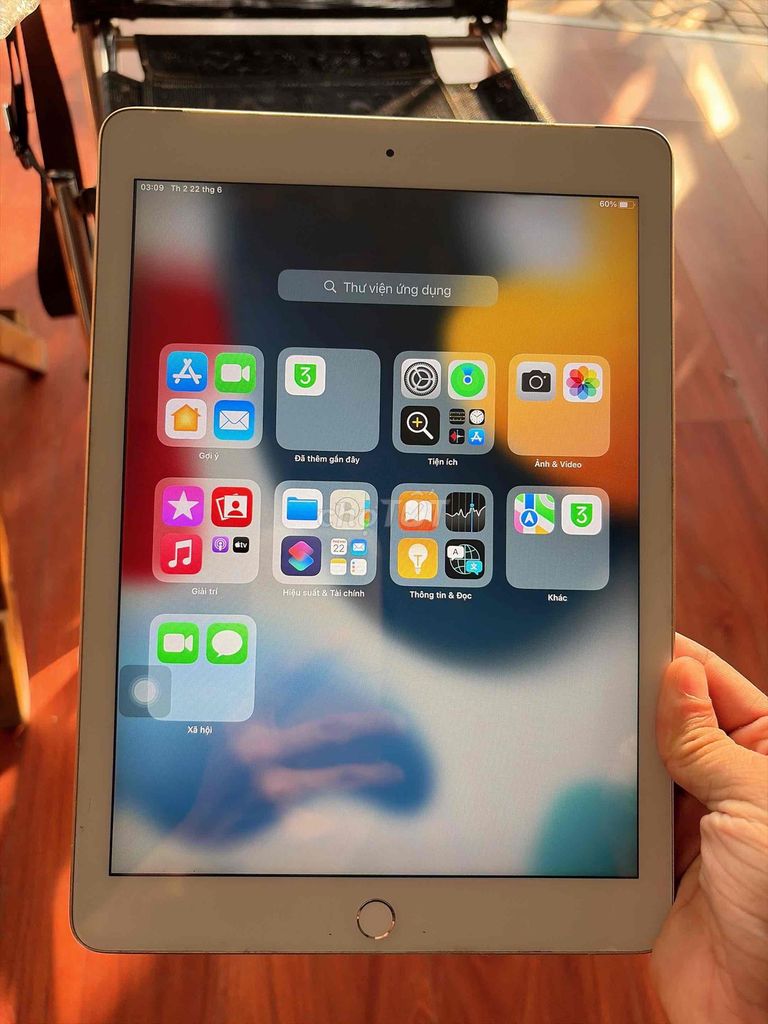 Apple iPad Gen 5 4G Wifi Vàng. Mua bán Máy tính bảng tại Quận 1 Tp Hồ Chí Minh được đăng bởi Lucas Huỳnh hình 1
