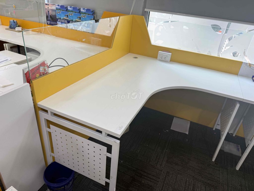 Bàn làm việc gỗ MDF chữ L 1m5x1m3. Mua bán Bàn ghế tại Thành phố Thủ Đức Tp Hồ Chí Minh được đăng bởi Hồng Nhi hình 1
