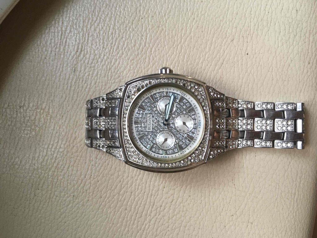 Đồng hồ Bulova nam kim loại bạc. Mua bán Đồng hồ tại Thành phố Bắc Giang Bắc Giang được đăng bởi Huy hình 1