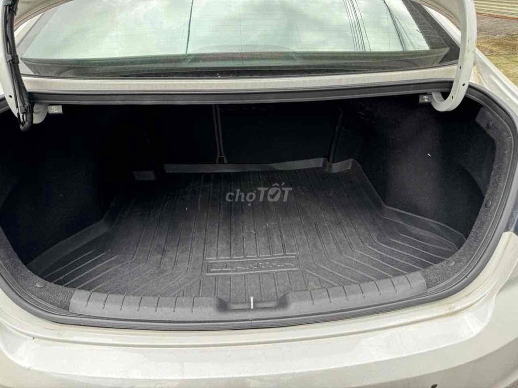 Bán Huyndai ELANTRA 2.0 GLS dkld 01/2020 , trắng. Mua bán Ô tô tại Quận Bình Tân Tp Hồ Chí Minh được đăng bởi MR Hiền  hình 6