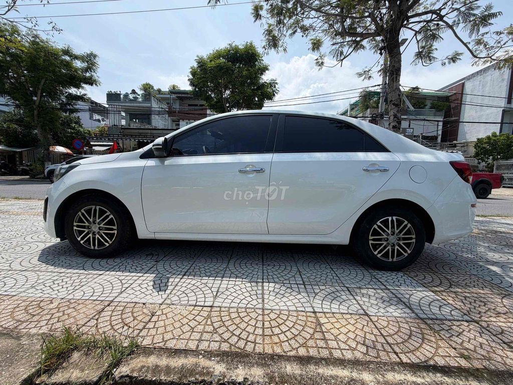 Kia Soluto белый 120000 км