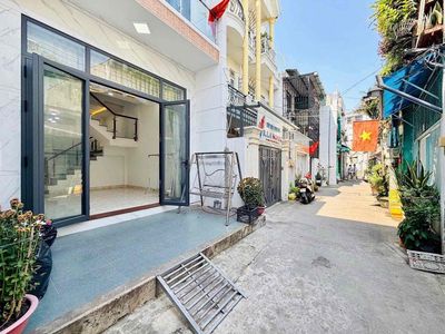 CHỊ ĐI NƯỚC NGOÀI CẦN BÁN NHÀ