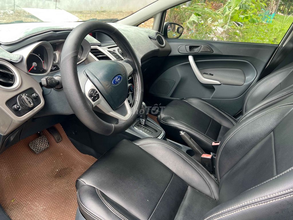 Ford Fiesta Sport 2013 Trắng sữa 95.000 km. Mua bán Ô tô tại Quận Liên Chiểu Đà Nẵng được đăng bởi Tenet hình 3