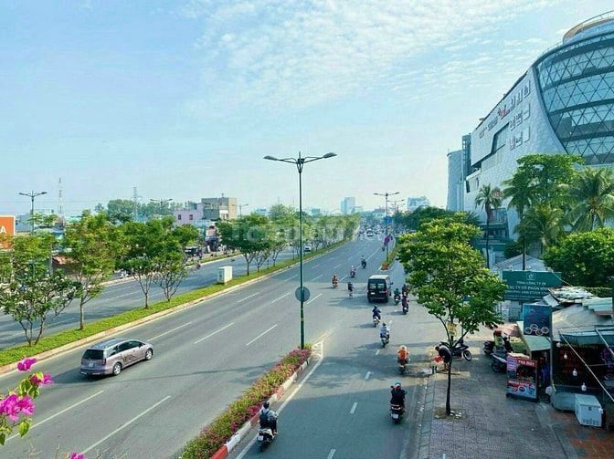 Nhà 2 MT đối diện gigamal phạm Văn Đồng,Thủ Đức,79m2,giá 15.7 tỷ