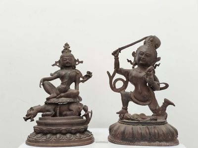 2 pho tượng Phật Mật Tông