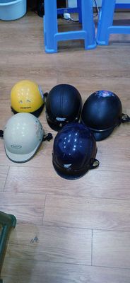 Mũ bảo hiểm tốt có xốp bảo vệ. Mua bán Phụ tùng xe tại Quận Thanh Xuân Hà Nội được đăng bởi Tuấn 339