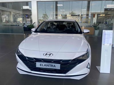 Hyundai Elantra - Chỉ từ 140 triệu nhận xe