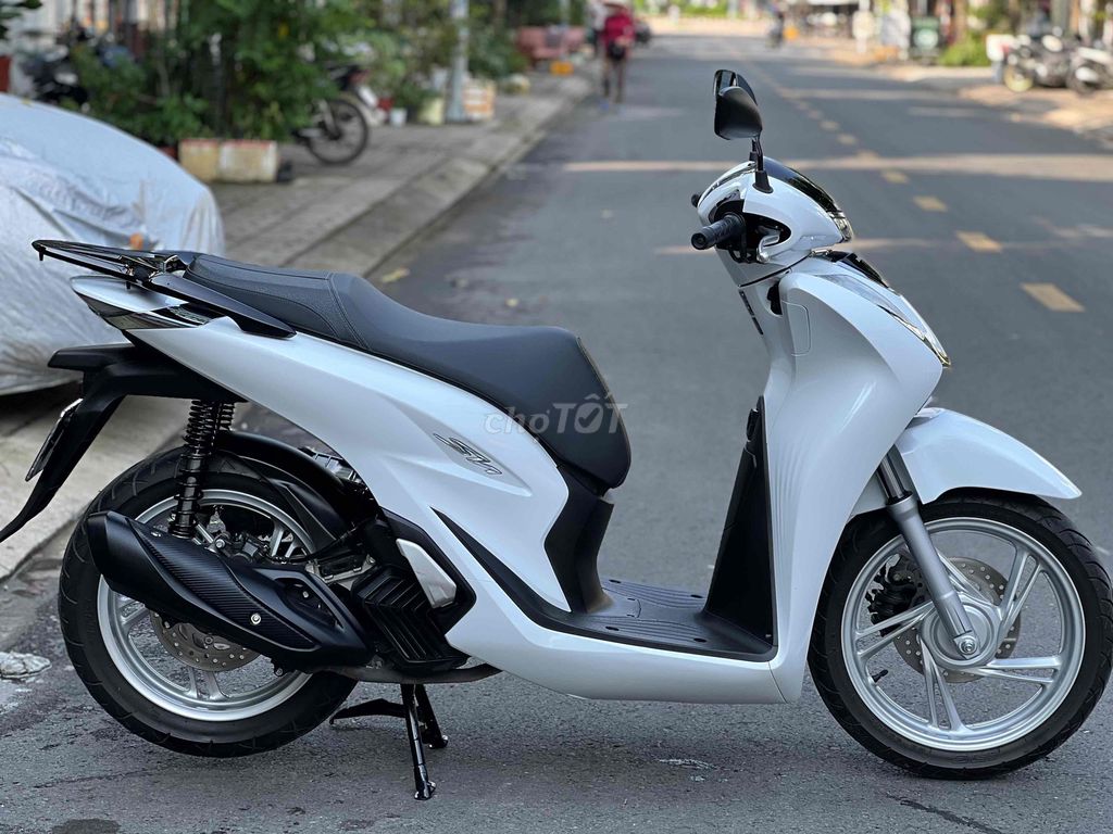 Honda SH125 CBS 2024 Trắng 8000 km. Mua bán Xe máy tại Quận Ô Môn Cần Thơ được đăng bởi Huỳnh Thắng hình 3