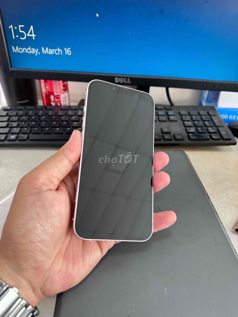iPhone 13 Hồng - 128GB (VN). Mua bán Điện thoại tại Thành phố Rạch Giá Kiên Giang được đăng bởi Phạm Việt Hoà hình 1