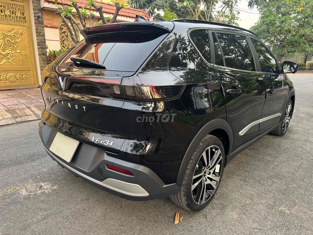 VFe34, sơn zin 100%, 1 chủ, còn RẤT MỚI. Mua bán Ô tô tại Quận Bình Tân Tp Hồ Chí Minh được đăng bởi VÕ LONG HẢI VinFast Chevrolet hình 7