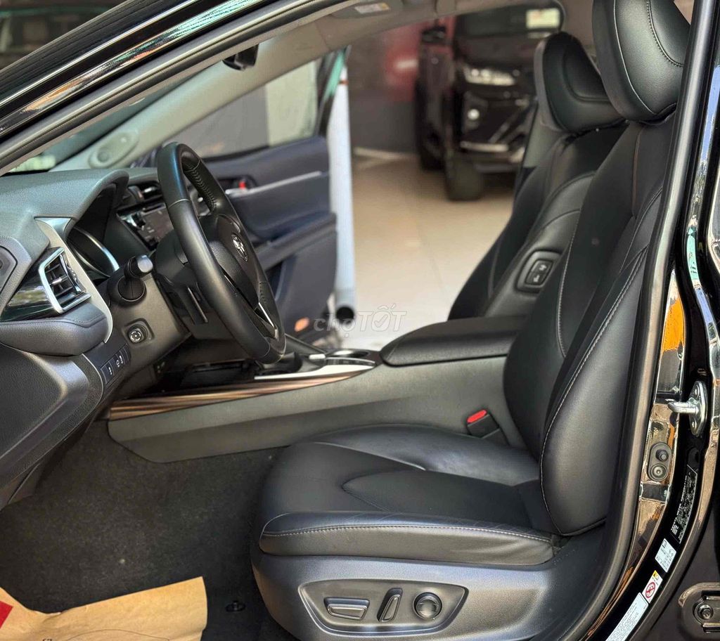 Toyota Camry 2019 2.5Q nhập màu đen nội thất đen. Mua bán Ô tô tại Quận 7 Tp Hồ Chí Minh được đăng bởi Đại lý chính hãng xe qua sử dụng Toyota Sài Gòn hình 5