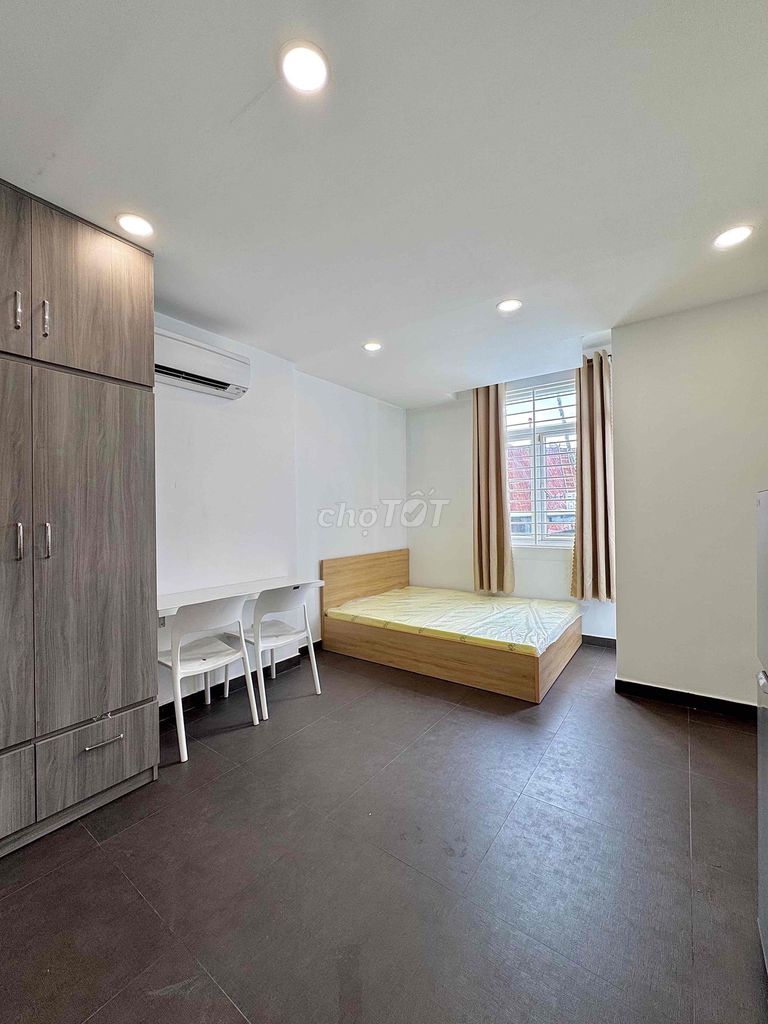 Cho thuê phòng trọ có balcony mới 100% ngay N4 Hàng Xanh - Landmark 81