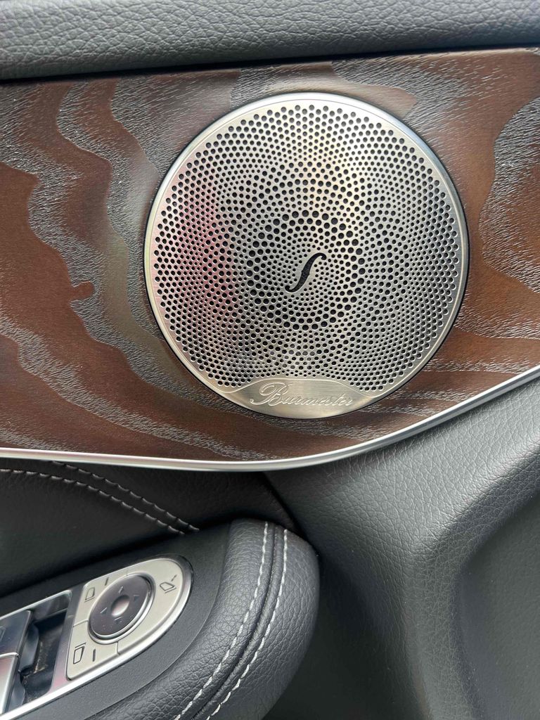 Mercedes Benz GLC 2021 200 4MATIC - 30000 km. Mua bán Ô tô tại Thành phố Dĩ An Bình Dương được đăng bởi Dương hình 10