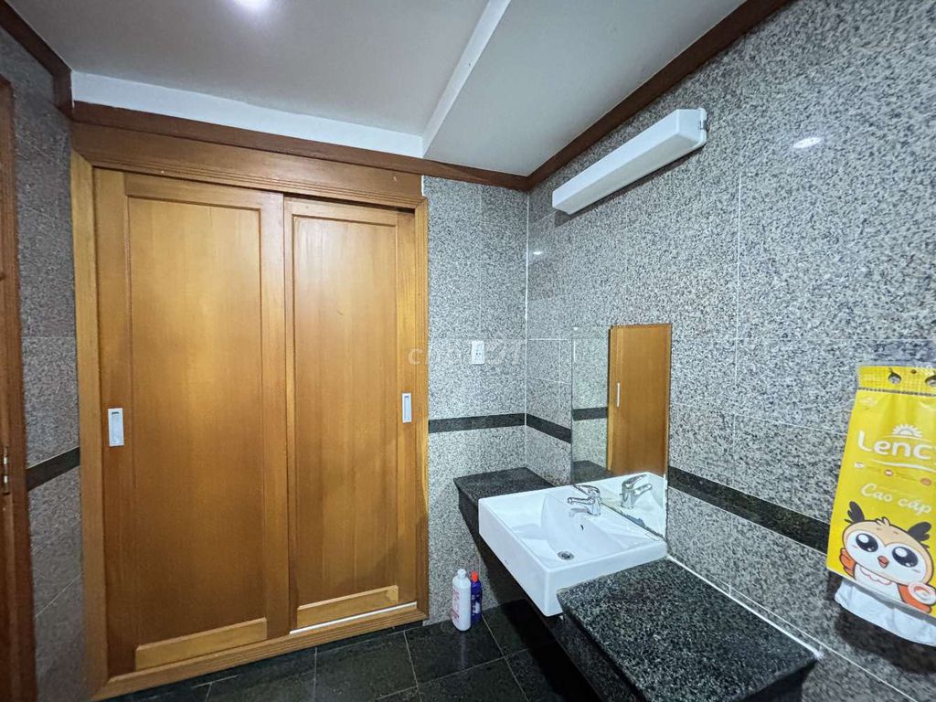 Rent · 3 bd · 128 м² · Huyện Nhà Bè, ул. Nguyễn Hữu Thọ