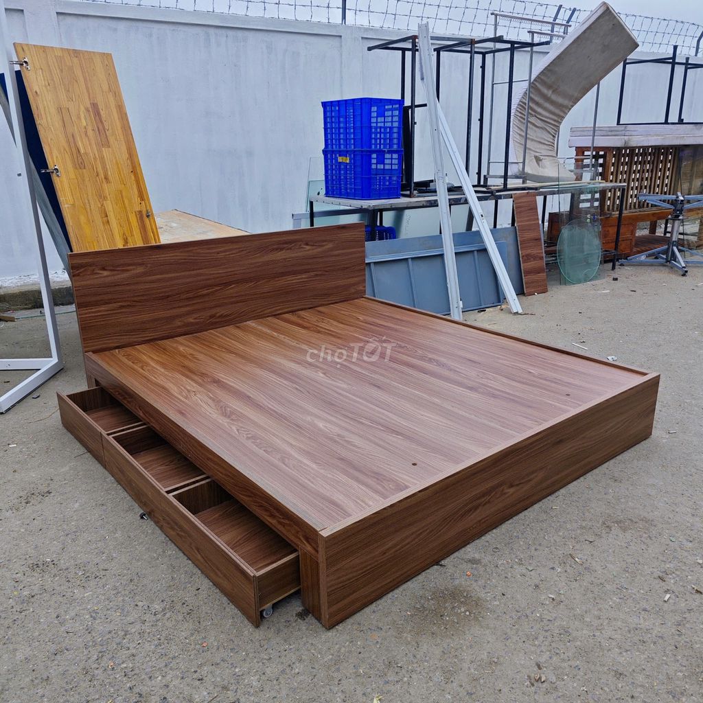 HL100325 Giường 1m8 MDF