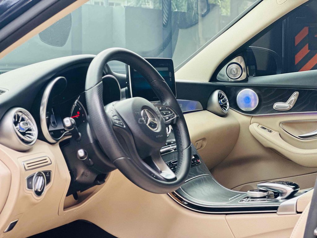 Mercedes Benz C200 Xanh/Kem 2017 LÊN NHIỀU ĐỒ CHƠI. Mua bán Ô tô tại Thành phố Thủ Đức Tp Hồ Chí Minh được đăng bởi Hứa Bửu hình 6