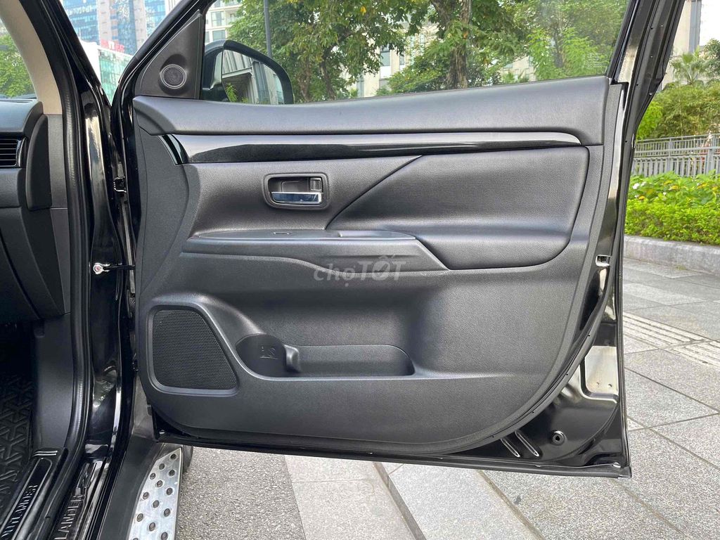 Mitsubishi Outlander 2020 2.0 CVT - 65000 km. Mua bán Ô tô tại Quận Cầu Giấy Hà Nội được đăng bởi Tien Thanh hình 15
