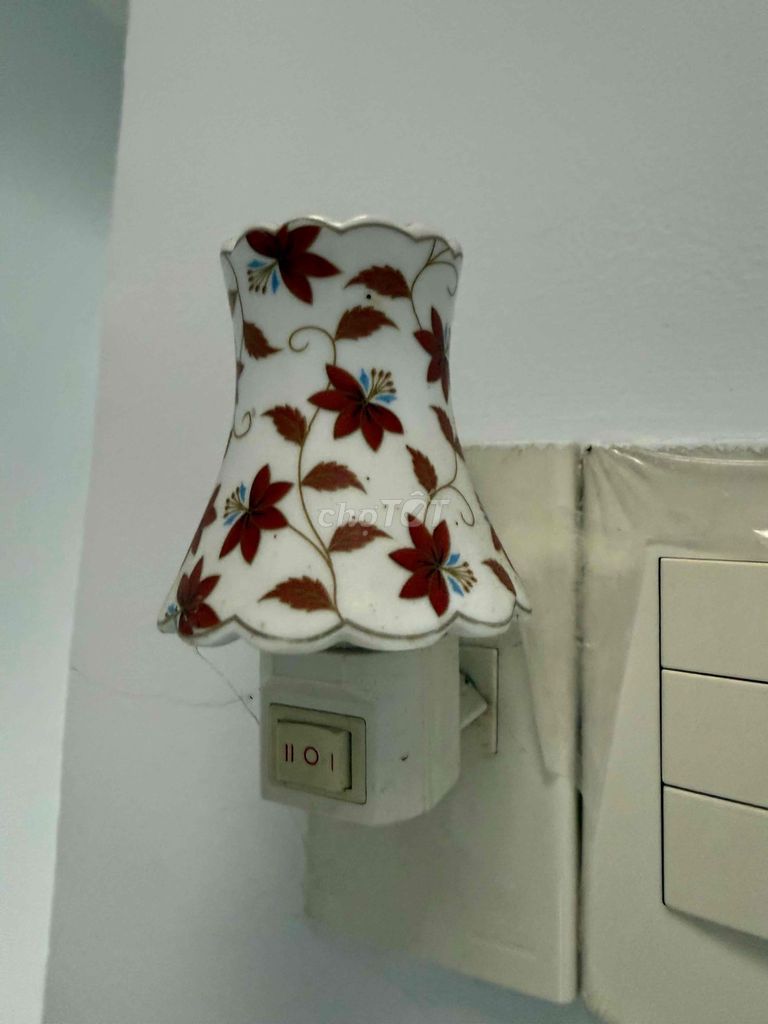 Đèn ngủ gốm sứ hoa văn tinh tế. Mua bán Đèn tại Quận Cái Răng Cần Thơ được đăng bởi Le Hoang hình 1