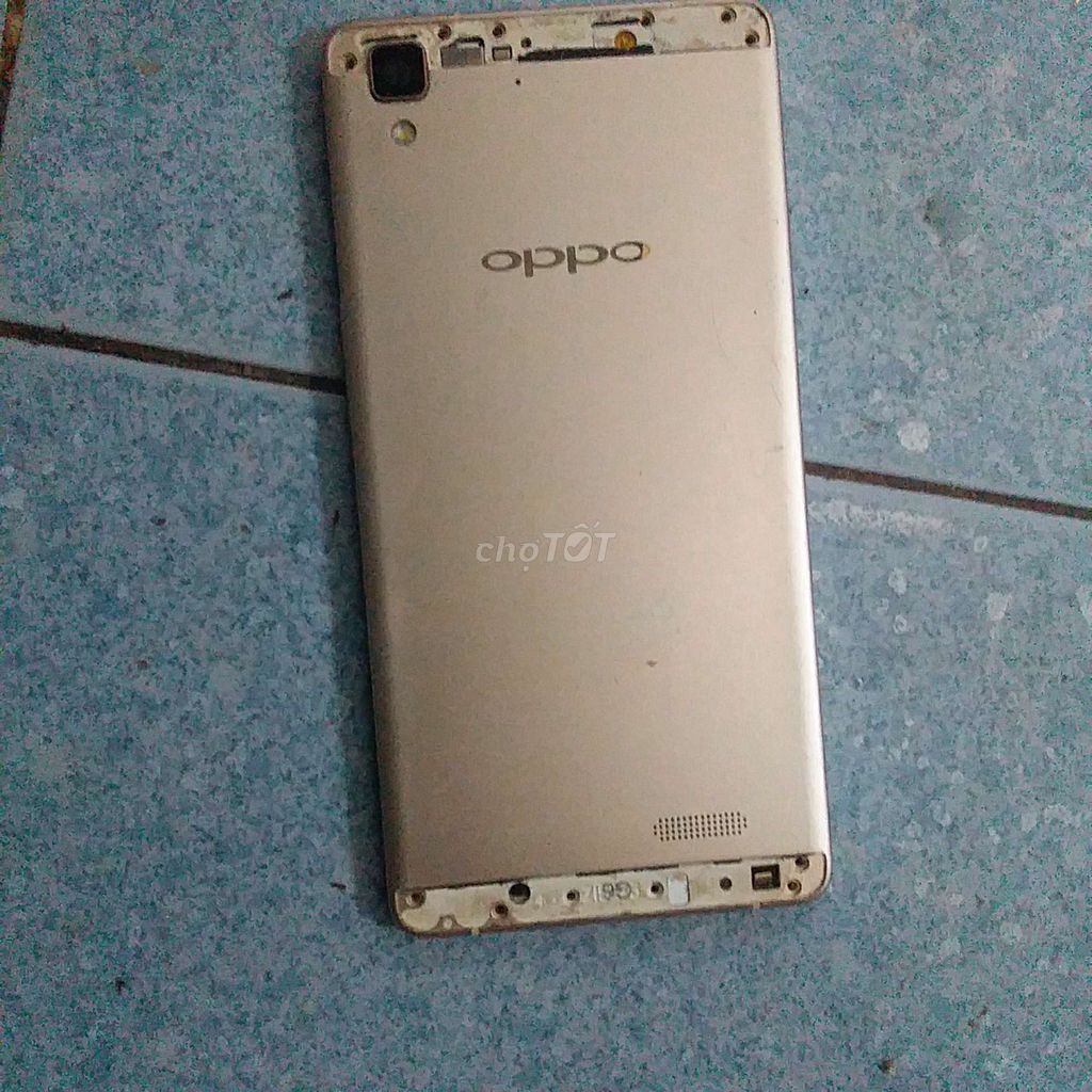 0389166833 - Bán xác oppo r7 lite đang dùng tự nhiên màn tối