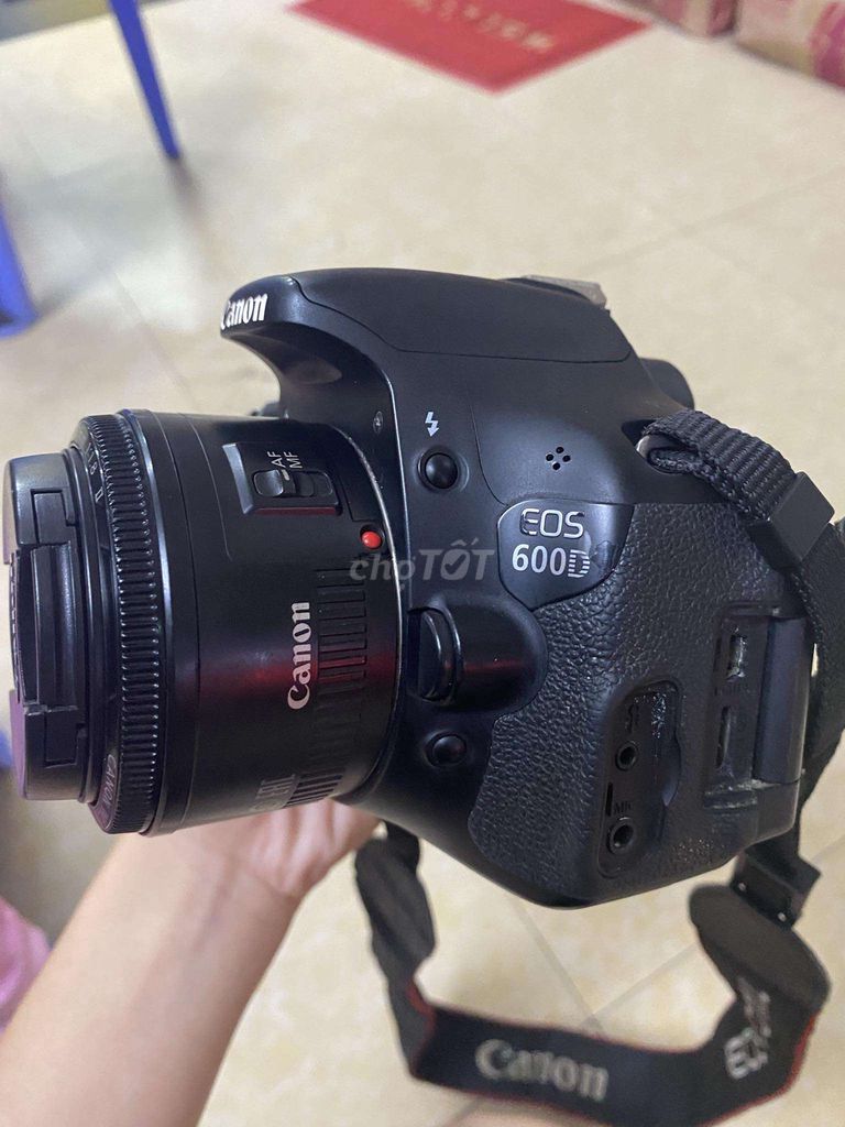 Canon 600D tối màn kèm lens 50mm, lẻ lens 55-250mm