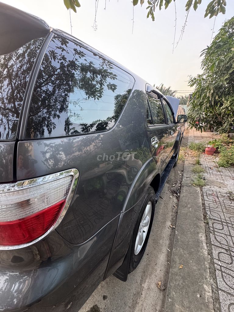 Toyota Fortuner 2011 2 cầu Xám 1 chủ mua mới 95%. Mua bán Ô tô tại Thành phố Thủ Đức Tp Hồ Chí Minh được đăng bởi thy hình 8