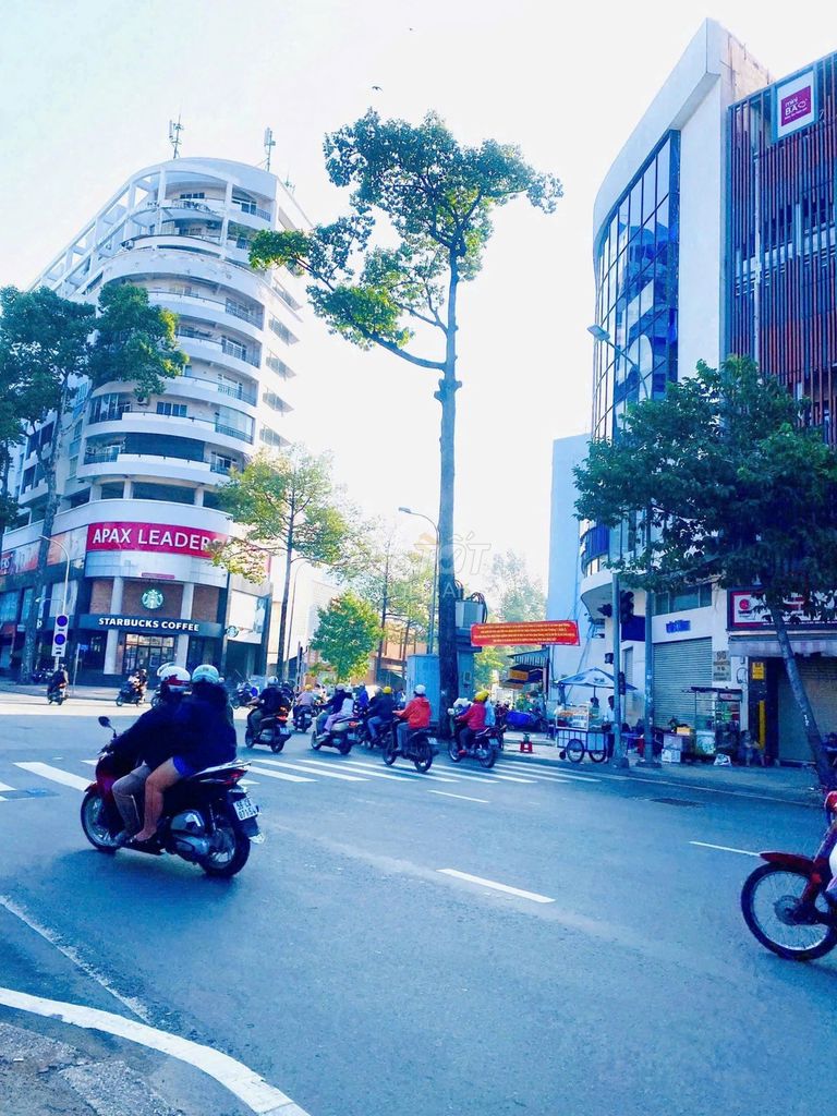 Продается фасадный дом в районе Нгуен Трай, район Бен Тхань, HCMC